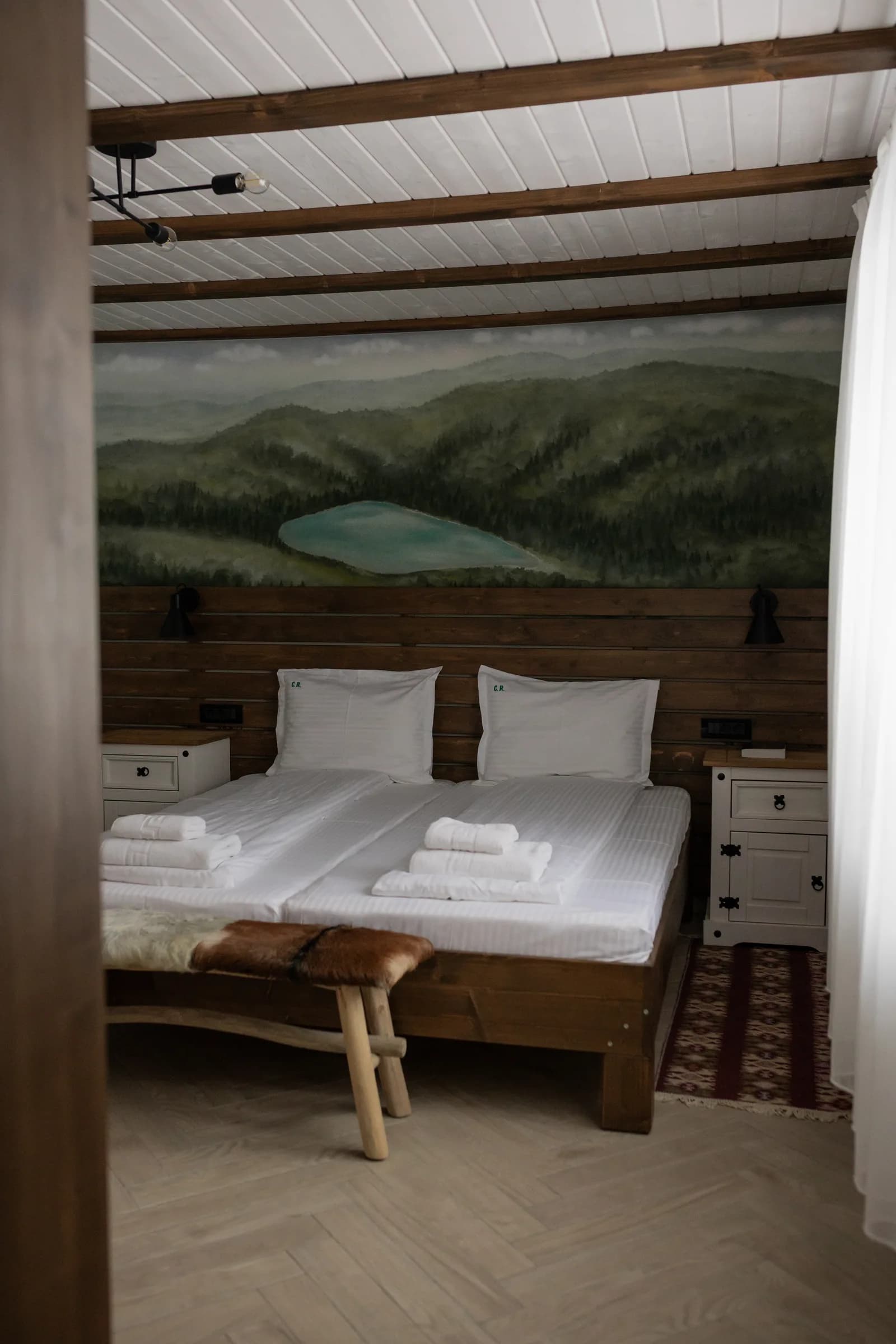 Lake Ana Room